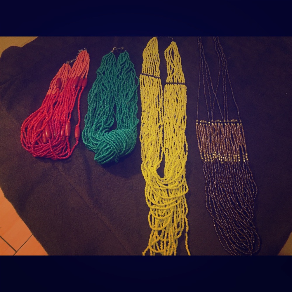 Bundle of 4 necklaces