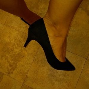 Black Pumps