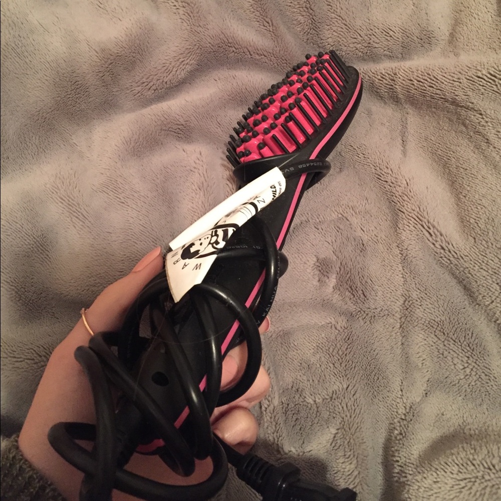 Brush hair straightener