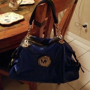 Beautiful Michael Kor look alike handbag
