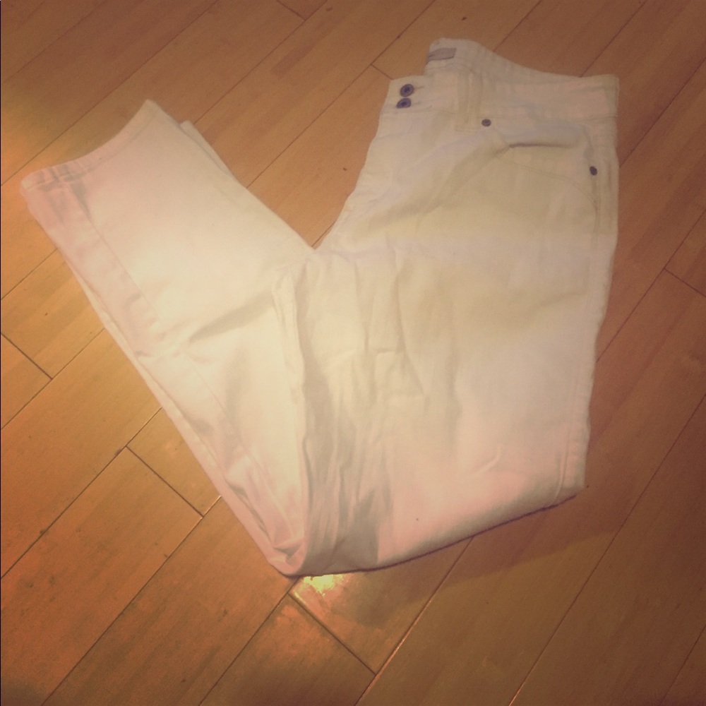 GUC white Levi's mid skinny size 16