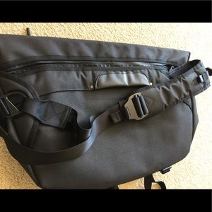 Nike Sportswear Black Cheyenne 2000 messenger bag