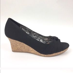REPOSH!!! Dexflex Comfort Black wedges