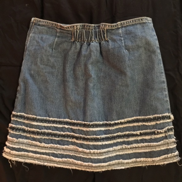 Girls guess denim skirt - Picture 3 of 5
