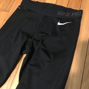 Black Nike Pro Capris
