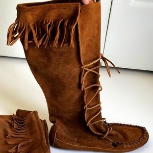 Minnetonka tan high lace-up moccasin boots Size 11
