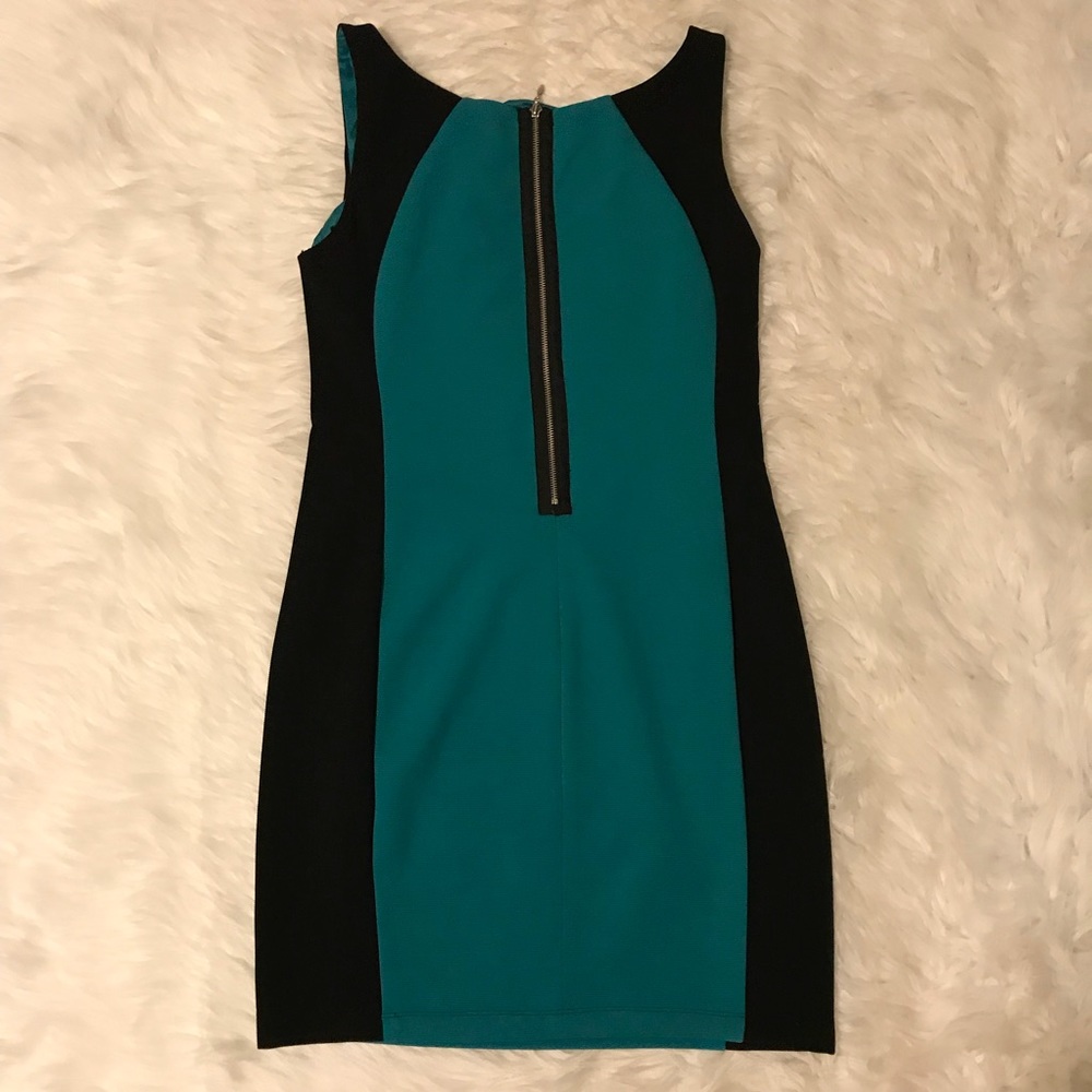B. Smart color block dress