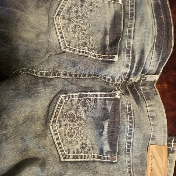 Women's Washed jean capris - Picture 2 of 2