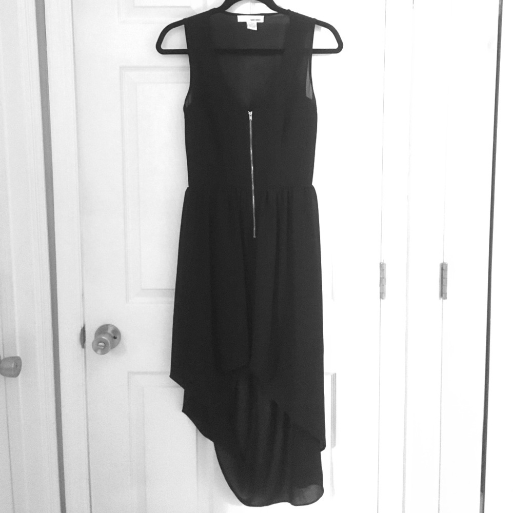 Black, Exposed back Hi-lo dress