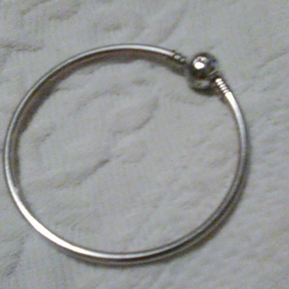 Authentic pandora bangle - Picture 2 of 3