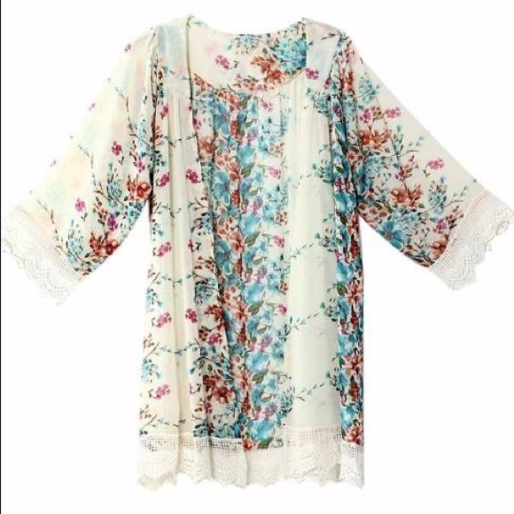 Size Large floral Kimono.