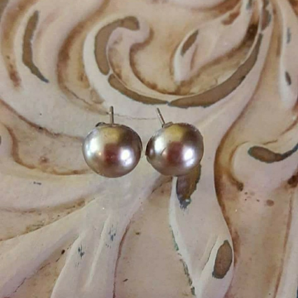 Pearl stud Earrings