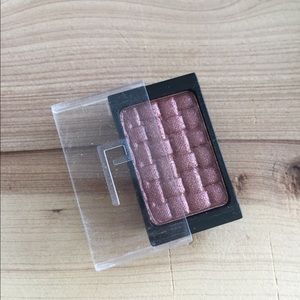 Mini eyeshadow and mini blush sold together.