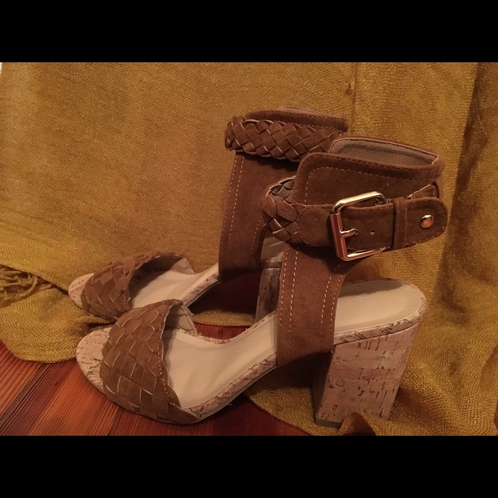 Open toe sandals with small block heel