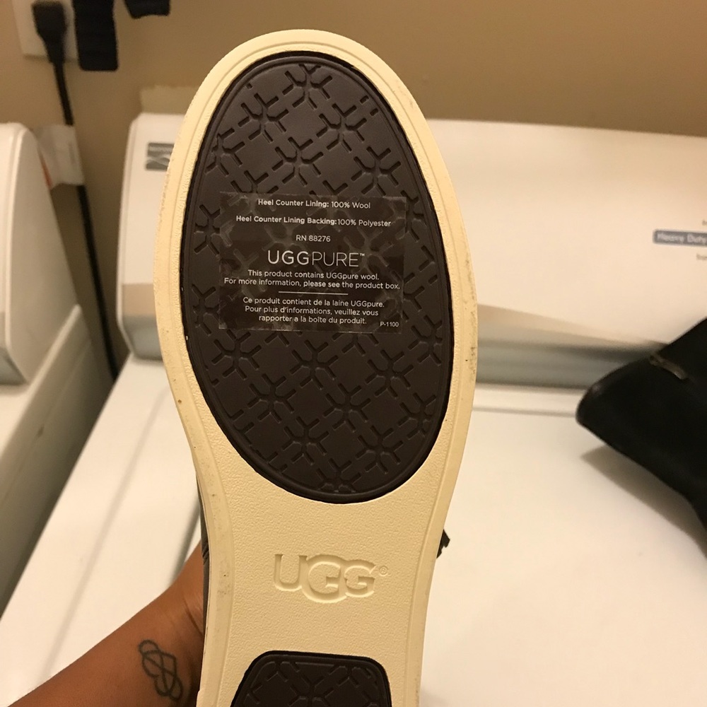 Women shoes UGG size 10 new never been worn