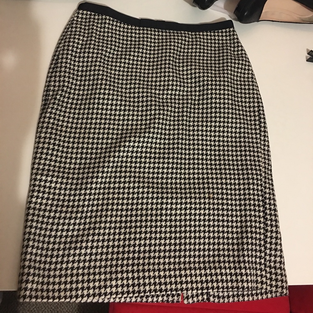 Ann Taylor houndstooth pencil skirt