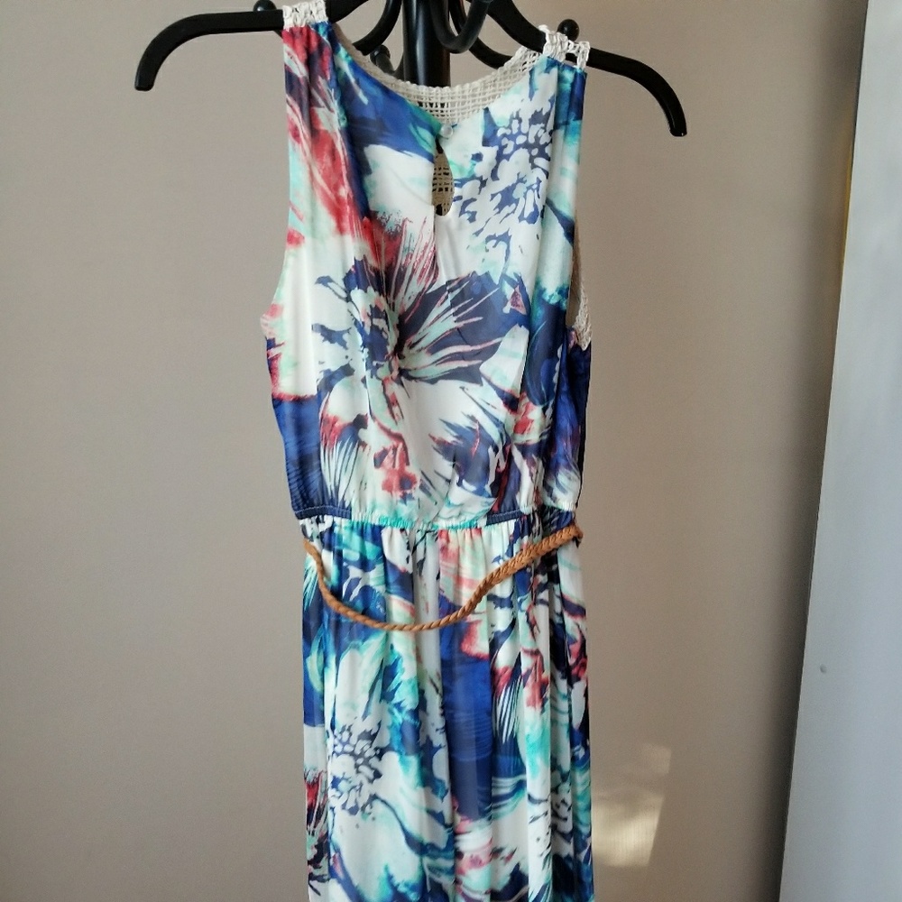 Dress - Picture 2 of 2