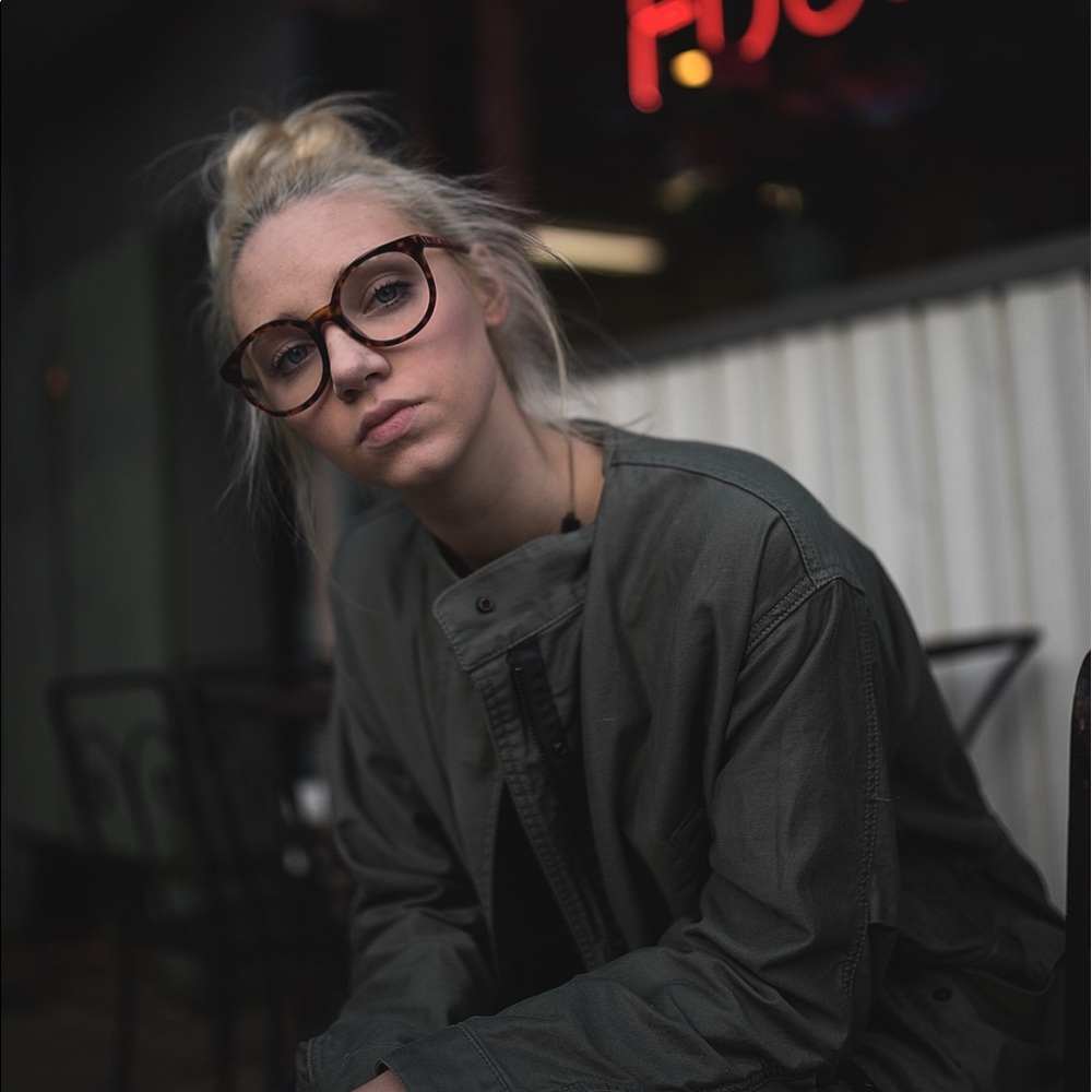 Meet your Posher, Caitlin