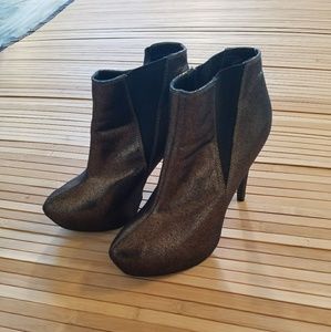 Rock republic size 9 bronze ankle bootie heels