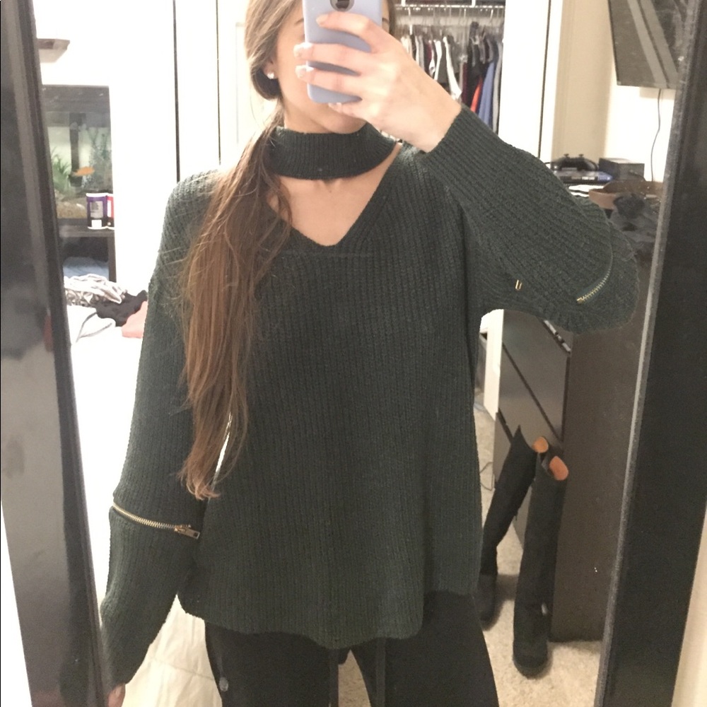 Dark green choker oversized sweater