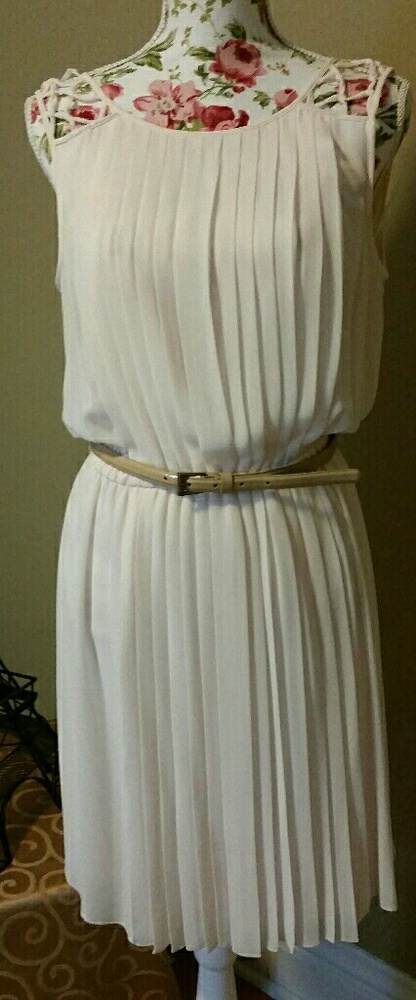 Jessica Simpson with belt, blush pink