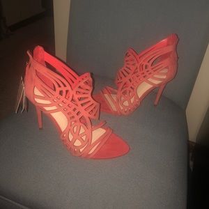 Just way too big! Fits like a size 9.5 or 10.