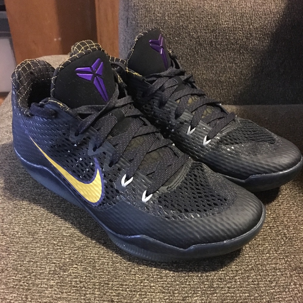 Kobe XI basketball shoes size 9.5