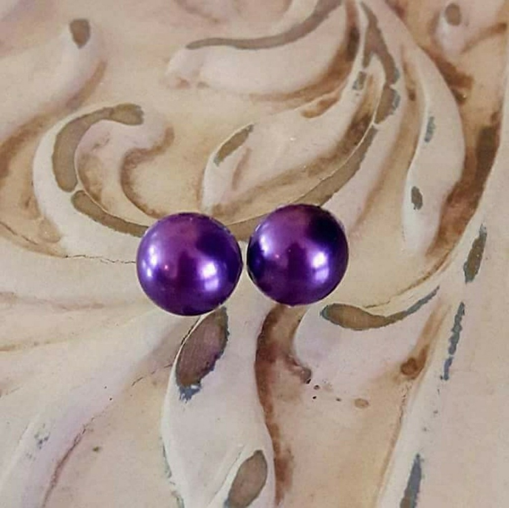 Pearl stud earrings