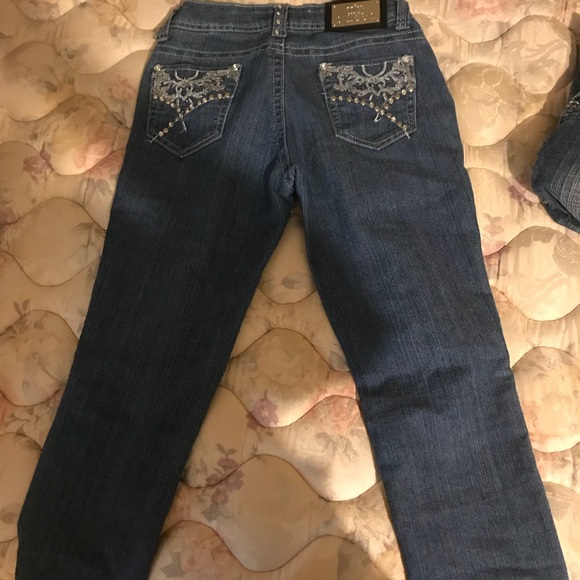 Jeans - Picture 2 of 3