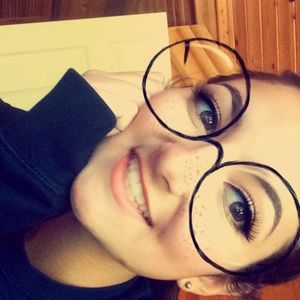 Meet your Posher, Melina