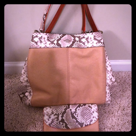******SOLD********Coach purse ********SOLD****** - Picture 1 of 2