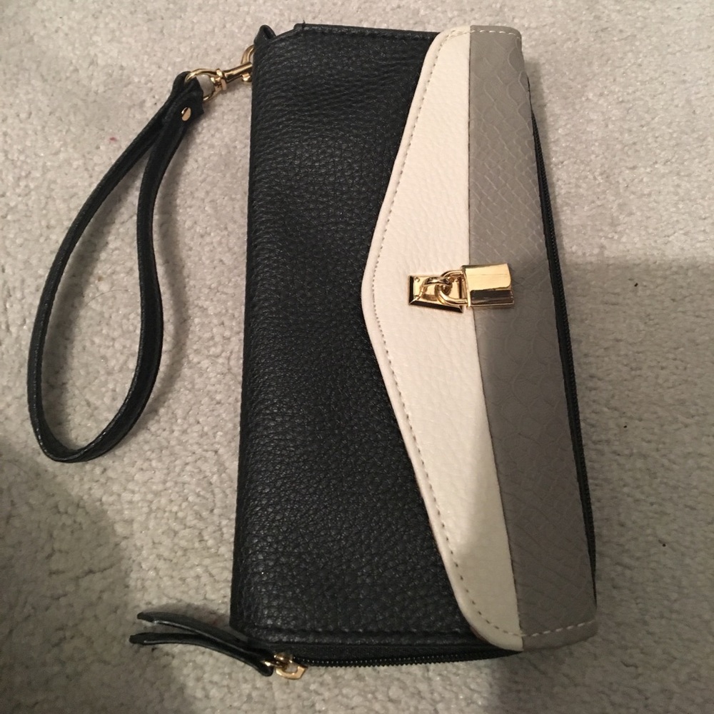 Never used Jessica Simpson wristlet