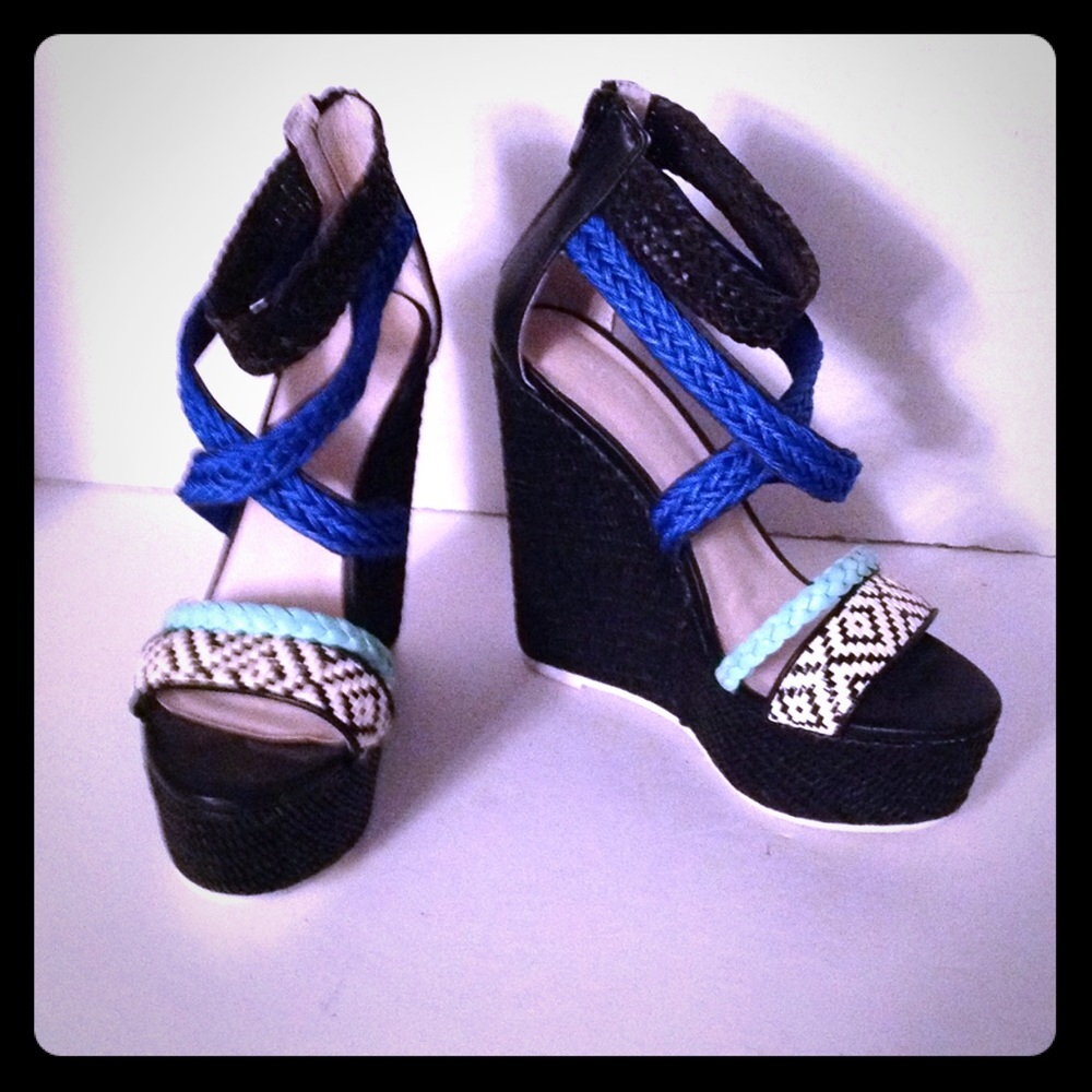 SOLD ALDO’S So adorable wedges size 7