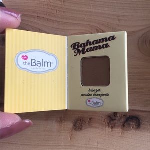 2 mini bronzers and 1 mini blush.