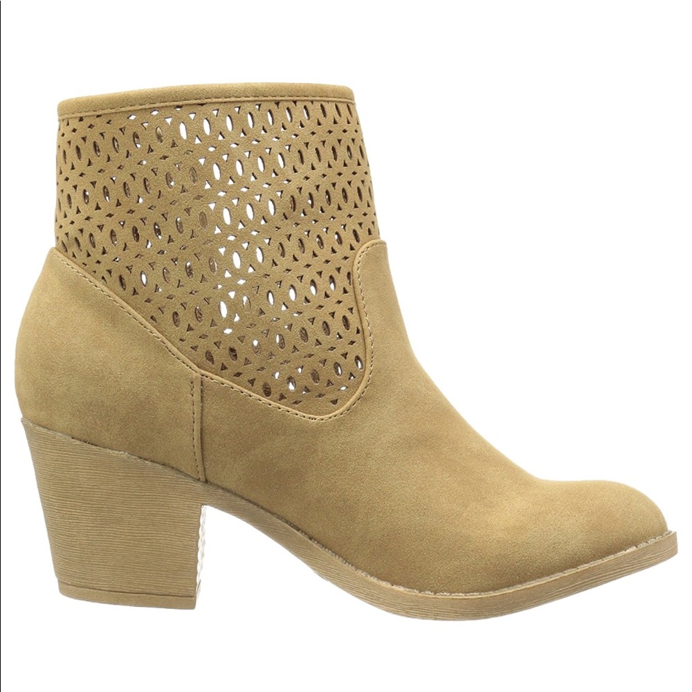 NIB Sand V Split Perforated Block Heel Ankle Boot - Picture 7 of 7