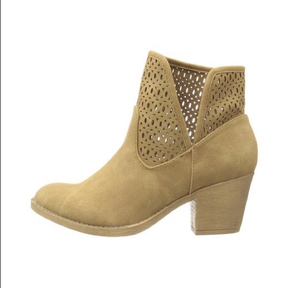 NIB Sand V Split Perforated Block Heel Ankle Boot - Picture 4 of 7