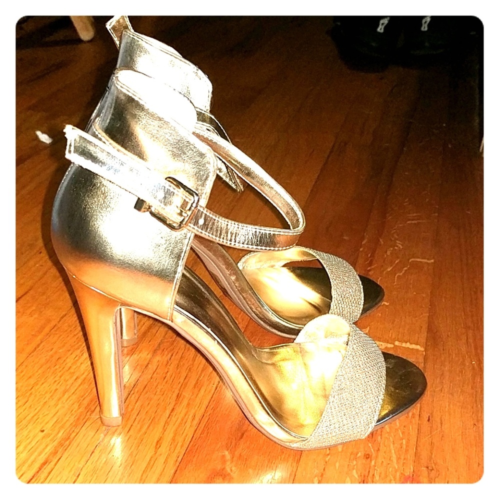 Gold heels size 6 1/2 ready for New Year