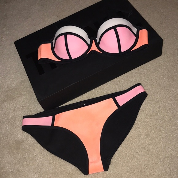Triangl Bathing suit - Picture 1 of 8