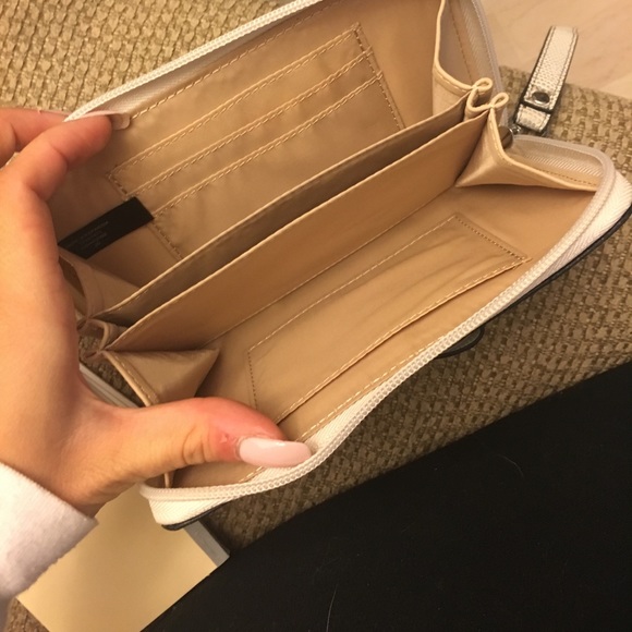 A wallet - Picture 3 of 3