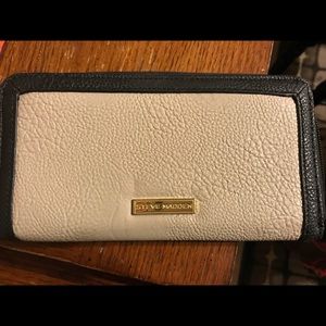 Steve Madden tan and black wallet