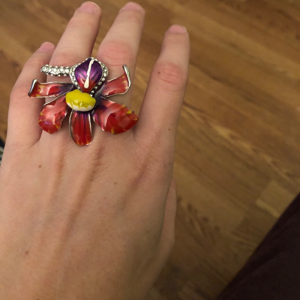 BCBG double ring with flower