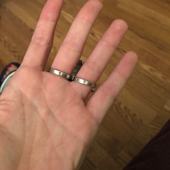 BCBG double ring with flower - Picture 2 of 3