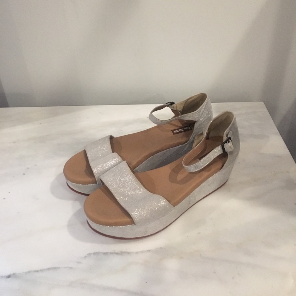 Gee WaWa Daisy Metallic Silver Flatform size 9