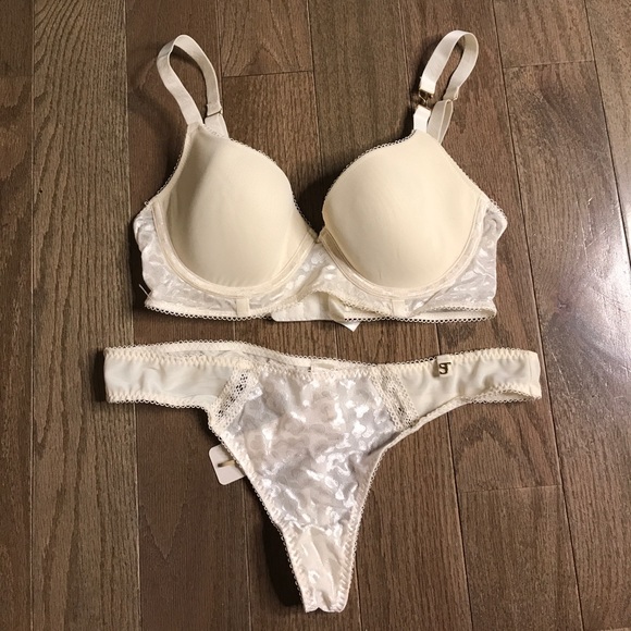 Bra and matching thong set - Picture 2 of 4