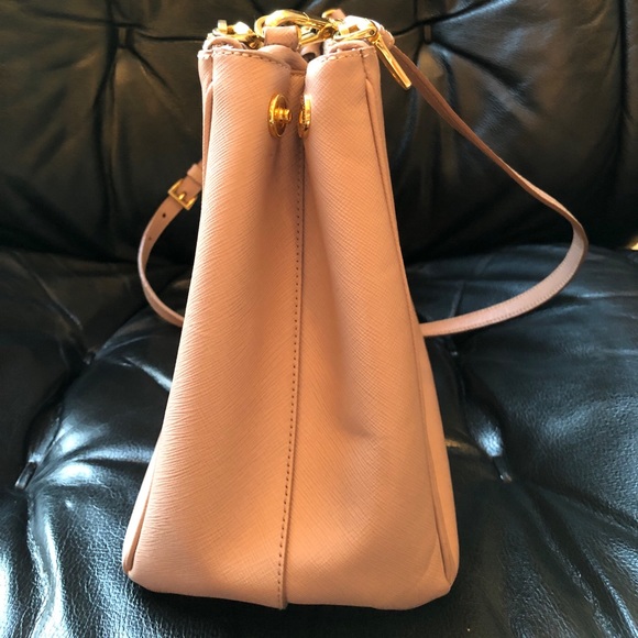 Prada tote with long shoulder chain - Picture 3 of 6