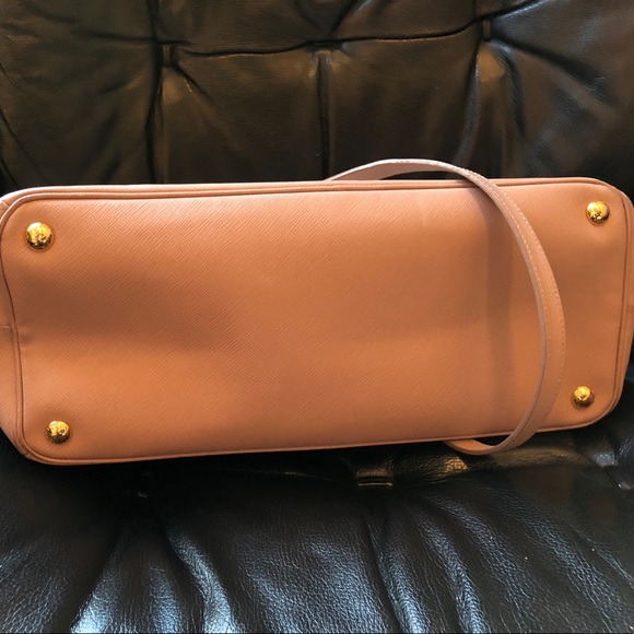 Prada tote with long shoulder chain - Picture 4 of 6