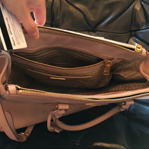 Prada tote with long shoulder chain - Picture 5 of 6