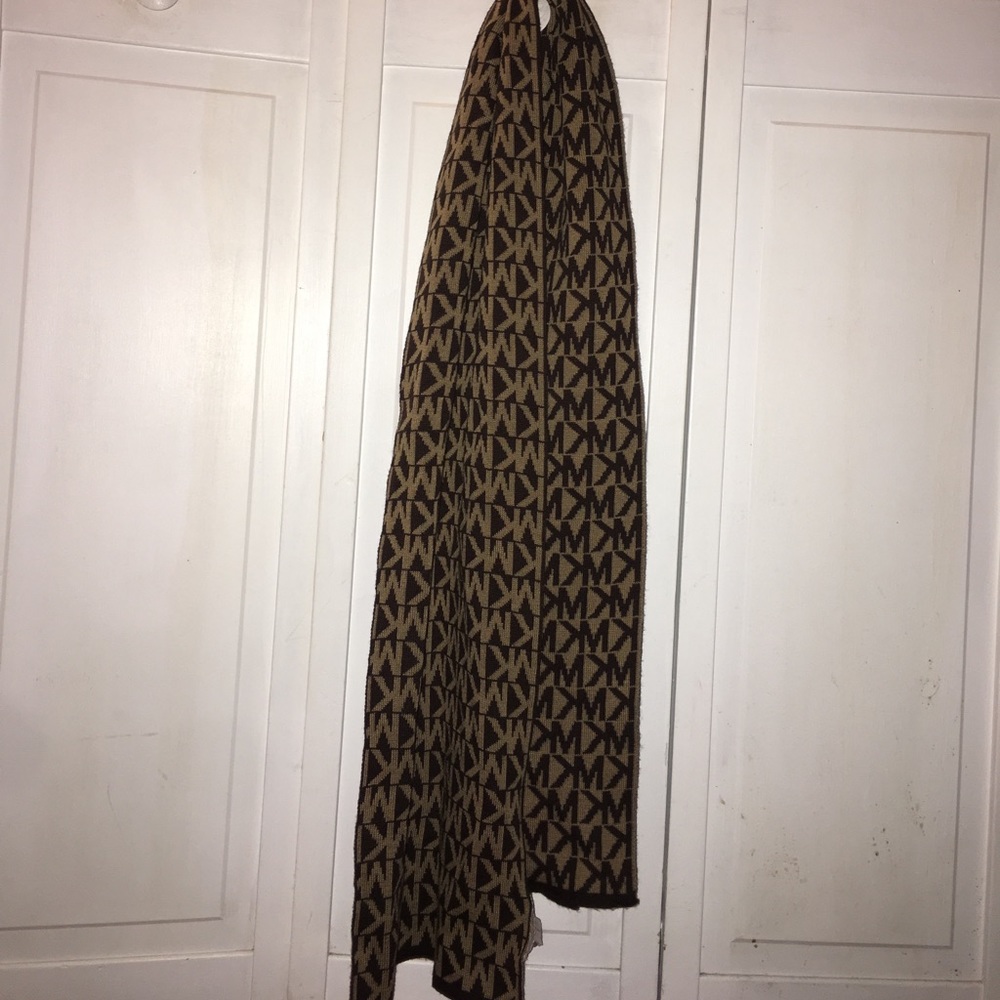 MICHAEL KORS Scarf- Great condition!