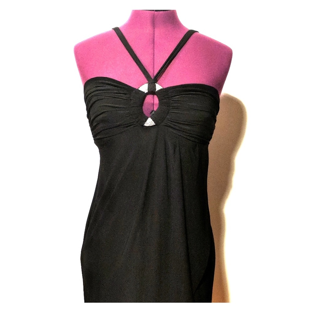 Black sleeveless party dress