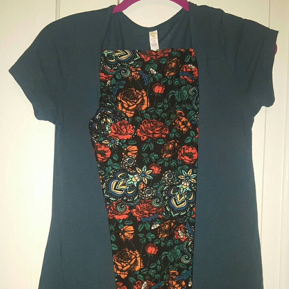 LuLaRoe outfit Leggings OS and xs Classic T